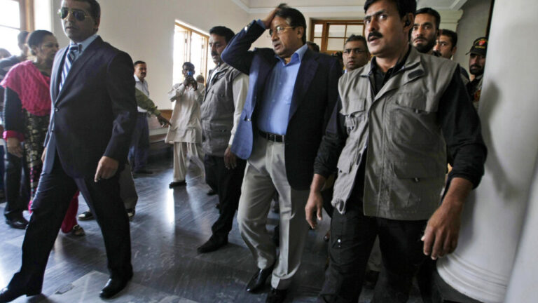 Πακιστανοί δικηγόροι ανθρωπίνων δικαιωμάτων καταδικάστηκαν σε 17 χρόνια φυλακή για αναρτήσεις