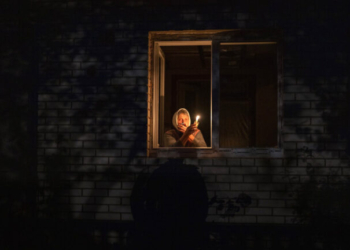 Πάνω από 1.000 πολυκατοικίες στο Κίεβο παραμένουν χωρίς θέρμανση μετά τη ρωσική επίθεση