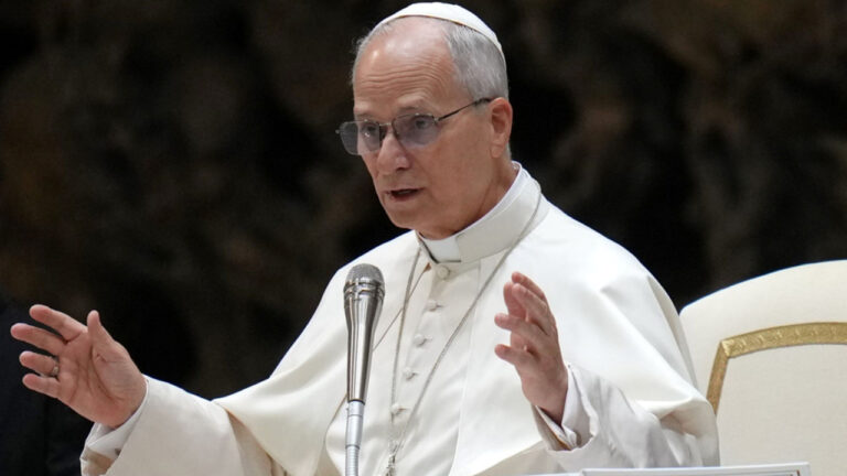 Πάπας Λέων: «Ο πόλεμος ξαναήρθε στη μόδα, απειλείται σοβαρά το κράτος δικαίου»