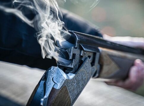 Παραλίγο τραγωδία στα Χανιά: Τραυμάτισε τον αδερφό του με την καραμπίνα!