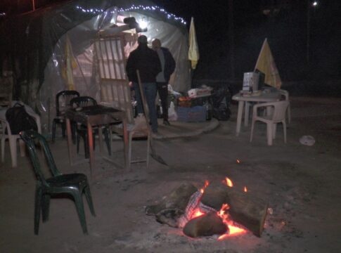 Παραμένουν στο μπλόκο στα Μεγάλα Χωράφια οι αγρότες- Κλείνουν ξανά τον ΒΟΑΚ την Πέμπτη