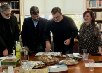 Παρουσία Σημανδηράκη η κοπή της πρωτοχρονιάτικης πίτας στη Δημοτική Βιβλιοθήκη Χανίων