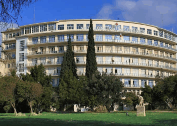 Πατήσια: Στο ΚΑΤ με κατάγματα 17χρονος μετά από ληστεία - Του πήραν το κινητό και τον ξυλοφόρτωσαν