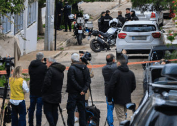 Πατροκτονία στη Γλυφάδα: Ποινική δίωξη για ανθρωποκτονία κατά του 46χρονου