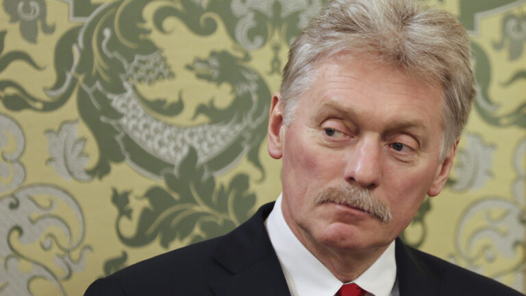 Πεσκόφ: Aπαραίτητη προϋπόθεση για την ειρήνη, η αποχώρηση του ουκρανικού στρατού από το Ντονμπάς