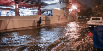 Πλημμύρισαν Ηλεκτρικός και Τραμ - Σε ποια τμήματα διεξάγεται η κυκλοφορία