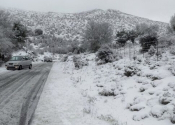 «Πλημμυρίζουν» από επισκέπτες τα χιονισμένα ορεινά του Ρεθύμνου