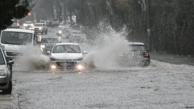 Ποιες περιφέρειες μπαίνουν σε «κόκκινο συναγερμό» για την κακοκαιρία την Κυριακή