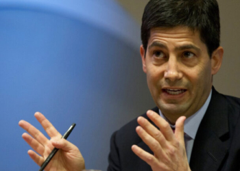 Ποιος είναι o εκλεκτός του Τραμπ για το τιμόνι της Fed