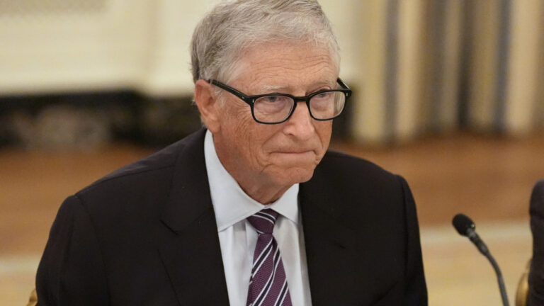 Προειδοποίηση Γκέιτς για τις πολιτικές Τραμπ: «Οι δυνάμεις της αγοράς δεν αρκούν για το κλίμα»