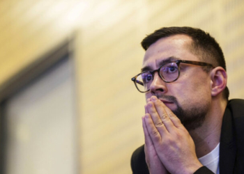 Πρωθυπουργός Γροιλανδίας: Απαράδεκτο να προσπαθούν να παραχωρήσουν τη χώρα μας