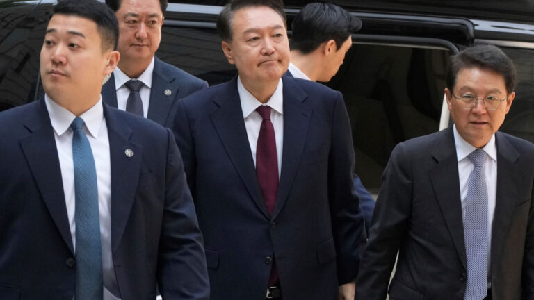 Πρώτη ποινή 5ετούς κάθειρξης στον πρώην πρόεδρο της Νότιας Κορέας, Γιουν Σουκ Γέολ - Αντιμέτωπος με τη θανατική ποινή