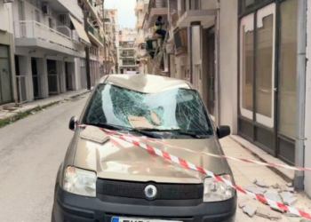 Προβλήματα στην Πάτρα λόγω ισχυρών ανέμων: Πτώση μαρμάρων σε ΙΧ και διακοπές ρεύματος