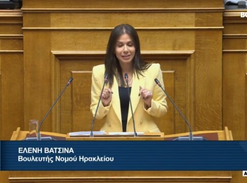 «Πυρά» από την Ελένη Βατσινά για το νομοσχέδιο για τις Ένοπλες Δυνάμεις: «Η άμυνα της χώρας δεν είναι πείραμα»