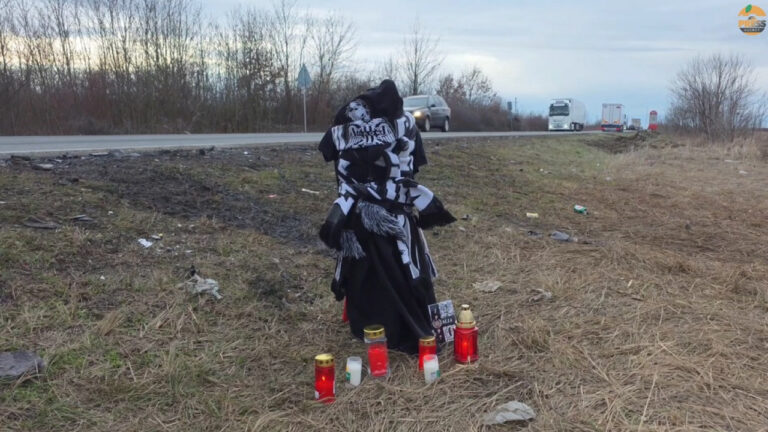 Ρουμανία: Το βουβό μνημείο στο σημείο του πολύνεκρου τροχαίου με τους οπαδούς του ΠΑΟΚ (Βίντεο)