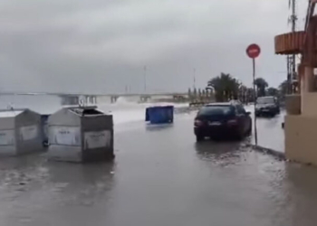 Σαρώνει η κακοκαιρία: Δρόμοι–ποτάμια και πτώσεις δέντρων σε πολλές περιοχές