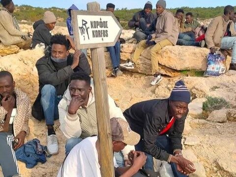 Σχεδόν 200 μετανάστες σε λίγες ώρες νότια της Κρήτης