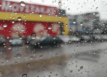 Σε εξέλιξη σφοδρή κακοκαιρία στην Κρήτη: Ισχυρές βροχές, θυελλώδεις άνεμοι και χαλάζι!