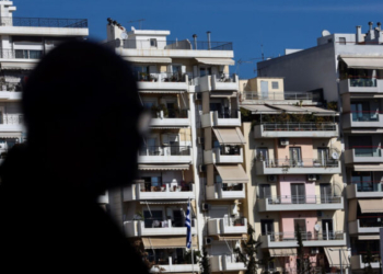 Σε μονογονεϊκή οικογένεια στην Θεσσαλονίκη η πρώτη κοινωνική κατοικία