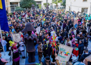 Σε ρυθμούς καρναβαλιού η Πάτρα: Πραγματοποιήθηκε η επίσημη τελετή έναρξης στην πλατεία Αγίου Γεωργίου