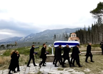 Σε στενό οικογενειακό κύκλο στο Τατόι η ταφή της πριγκίπισσας Ειρήνης – Φωτογραφίες 