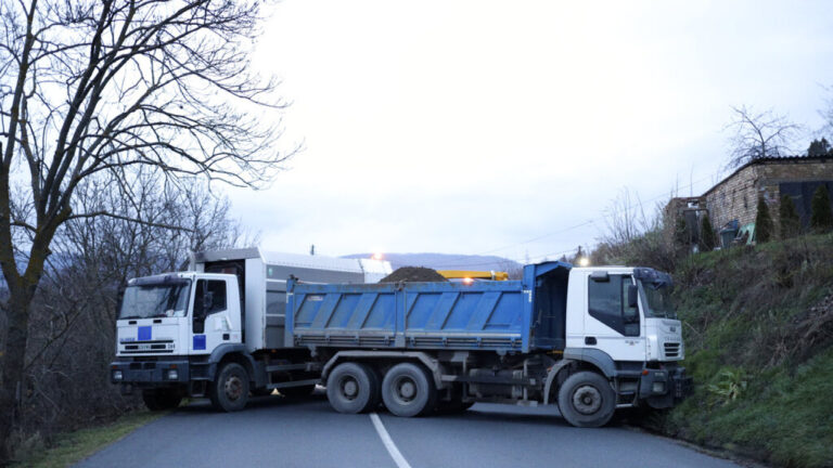 Σερβία: Τερμάτισαν τους αποκλεισμούς των συνόρων οι οδηγοί φορτηγών