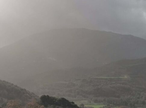 «Σκεπάστηκε» η Κρήτη από την αφρικανική σκόνη με ρεκόρ υψηλών θερμοκρασιών (χάρτης)