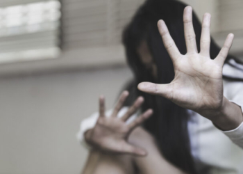 Σοκ στο Ηράκλειο: Γονείς κατηγορούνται ότι βίαζαν και κακοποιούσαν τα παιδιά τους - Η καταγγελία έγινε από συγγενή
