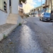 Σοβαρές ζημιές σε σπίτια από συνεχή διαρροή νερού εδώ και έναν χρόνο σε γειτονιά στον Άγιο Νικόλαο