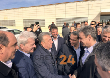 Στο αεροδρόμιο Καστελίου ο Κυριάκος Μητσοτάκης και η ηγεσία του υπουργείου Υποδομών