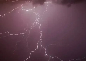 Στο νοσοκομείο Χανίων εργάτης που χτυπήθηκε από κεραυνό