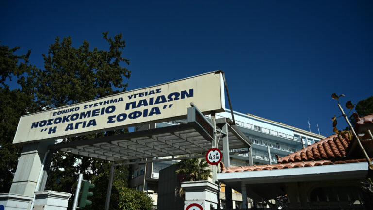 Στο Παίδων Αγία Σοφία δύο παιδιά 6 και 3 ετών λόγω γρίπης - Το ένα διασωληνωμένο