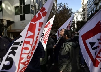 Συγκέντρωση διαμαρτυρίας στο κέντρο της Αθήνας από παραγωγούς και επαγγελματίες λαϊκών αγορών