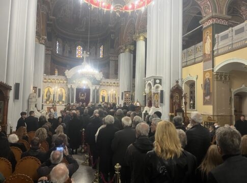 Συγκίνηση στο τελευταίο αντίο στον σπουδαίο και αγαπητό «Ψαρογιάννη» – Φωτογραφίες