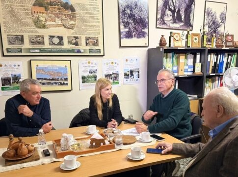 Συνάντηση της Σέβης Βολουδάκη με εκπροσώπους της Διοίκησης του Συνδέσμου Ελαιοκομικών Δήμων Κρήτης