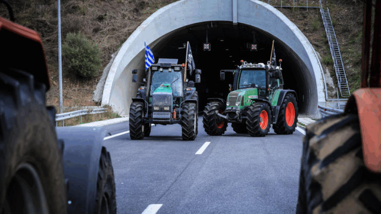 Τέλος χρόνου για τα μπλόκα, αρχίζουν πρόστιμα και κυρώσεις