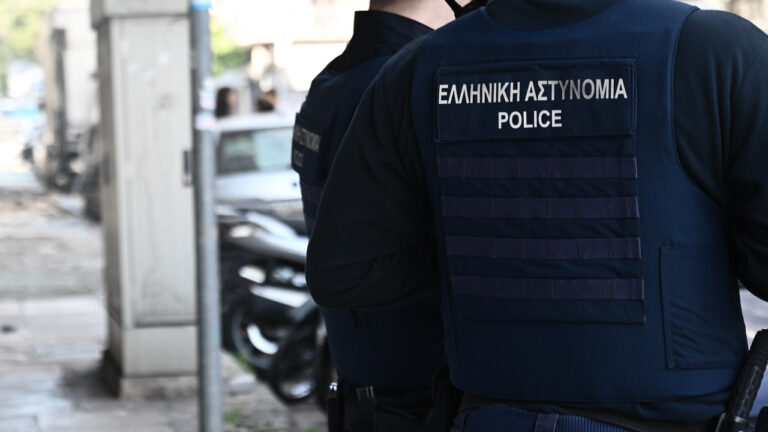 Θεσσαλονίκη: Συνελήφθη 34χρονος - Μετέφερε παράνομα εξαμελή οικογένεια Αφγανών