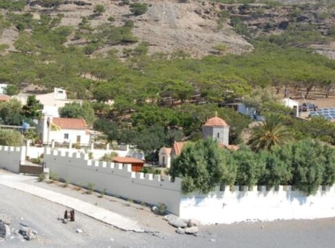 Την αποκατάσταση του δρόμου προς την Μονή Κουδουμά ανακοίνωσε ο Σταύρος Αρναουτάκης