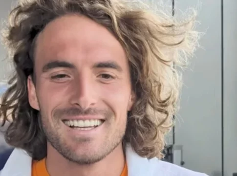 To μουσικό challenge του χαμογελαστού Τσιτσιπά πριν την πρεμιέρα του στο Australian Open