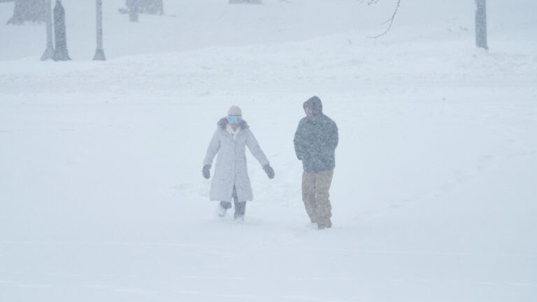 Τουλάχιστον 7 νεκροί και 860.000 νοικοκυριά χωρίς ρεύμα από τη σφοδρή κακοκαιρία που πλήττει τις ΗΠΑ