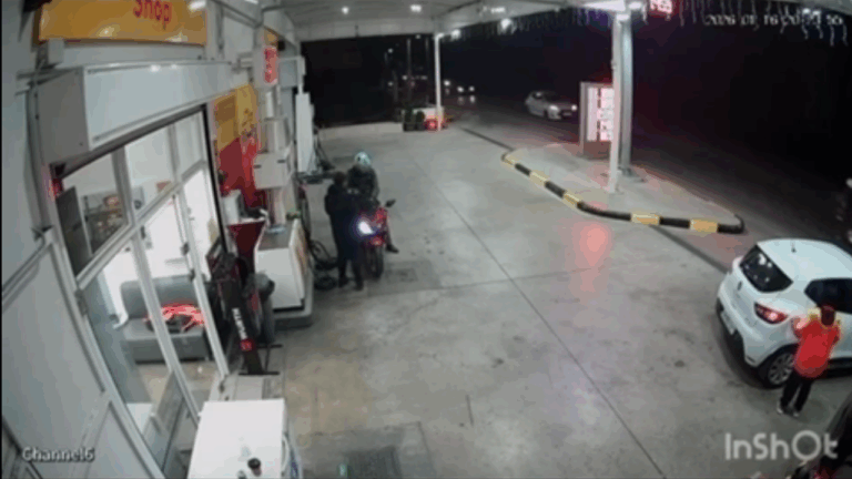 Τζαμπατζής οδηγός έβαλε 50 ευρώ πετρέλαιο και έγινε «καπνός» - Δείτε βίντεο