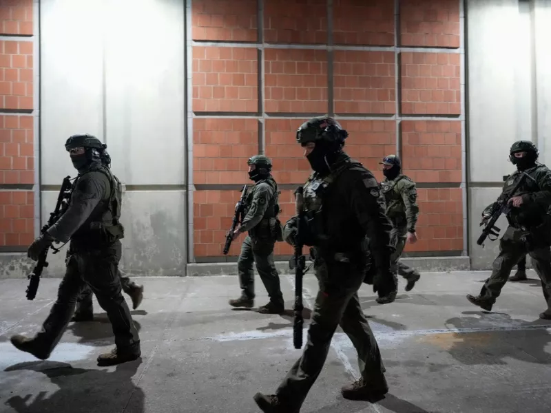 Ένοπλοι αστυνομικοί σε δράση