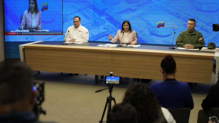 Βενεζουέλα: Ο στρατός αναγνωρίζει την Ντέλσι Ροντρίγκες ως προσωρινή πρόεδρο