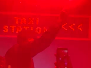 ΒΙΝΤΕΟ: Σήκωσαν στα χέρια τον Έντι Σαλσέδο – πανηγύρισε με καπνογόνο ο Ιταλός επιθετικός!