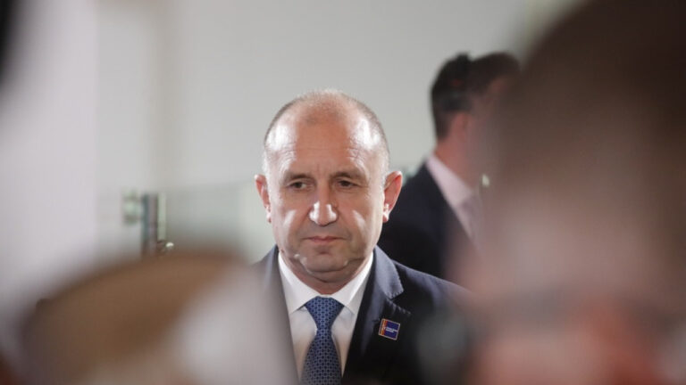 Βουλγαρία: Ο Ράντεφ ανακοίνωσε πρόωρες εκλογές