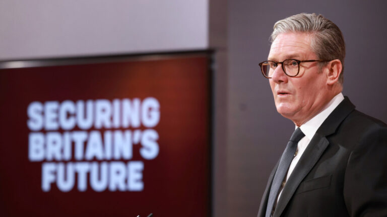 Βρετανία: Ο Κιρ Στάρμερ δεν προτίθεται να μιλήσει με τον Βλάντιμιρ Πούτιν