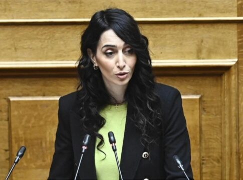 Ξανά στη Βουλή από την Κ.Σπυριδάκη η «δραματική εικόνα για την ελαιοπαραγωγή της Κρήτης»