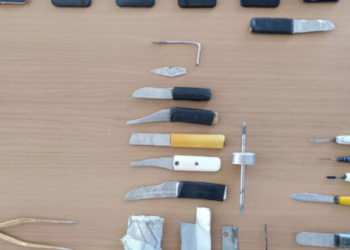 Αυτοσχέδια μαχαίρια, σουβλιά και μεταλλική λάμα: Τι βρέθηκε σε έρευνα στις φυλακές Δομοκού