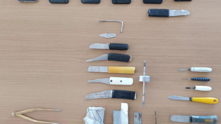 Αυτοσχέδια μαχαίρια, σουβλιά και μεταλλική λάμα: Τι βρέθηκε σε έρευνα στις φυλακές Δομοκού