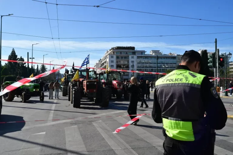 Αναχωρούν από το Σύνταγμα οι αγρότες - «Θα συνεχίσουμε τον αγώνα επιβίωσης»